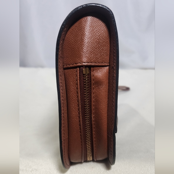 Louis Vuitton Orsay clutch/wristlet. Int & ext pockets have been cleaned out. - Picture 5 of 16